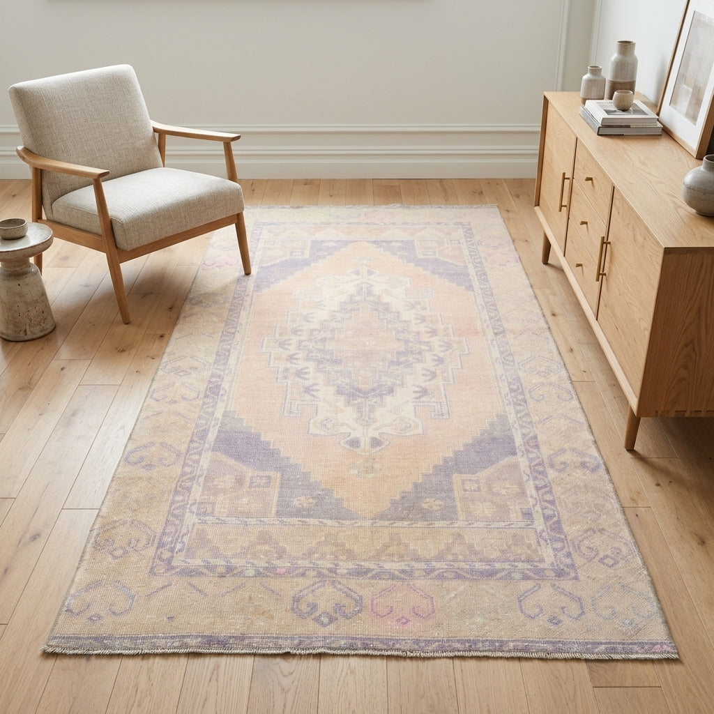 Oriental pattern on the Filizbahar vintage area rug – handmade in Anatolia, Turkey