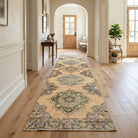 Oriental pattern on the Gulcinur vintage runner rug – handmade in Anatolia, Turkey