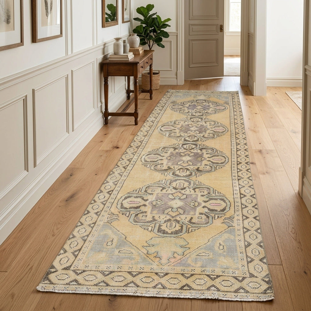 Tribal pattern on the Glykomelpe vintage runner rug – handmade in Anatolia, Turkey