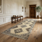 Oriental pattern on the Glykokrateia vintage runner rug – handmade in Anatolia, Turkey