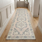 Oriental pattern on the Fulyaruh vintage runner rug – handmade in Anatolia, Turkey