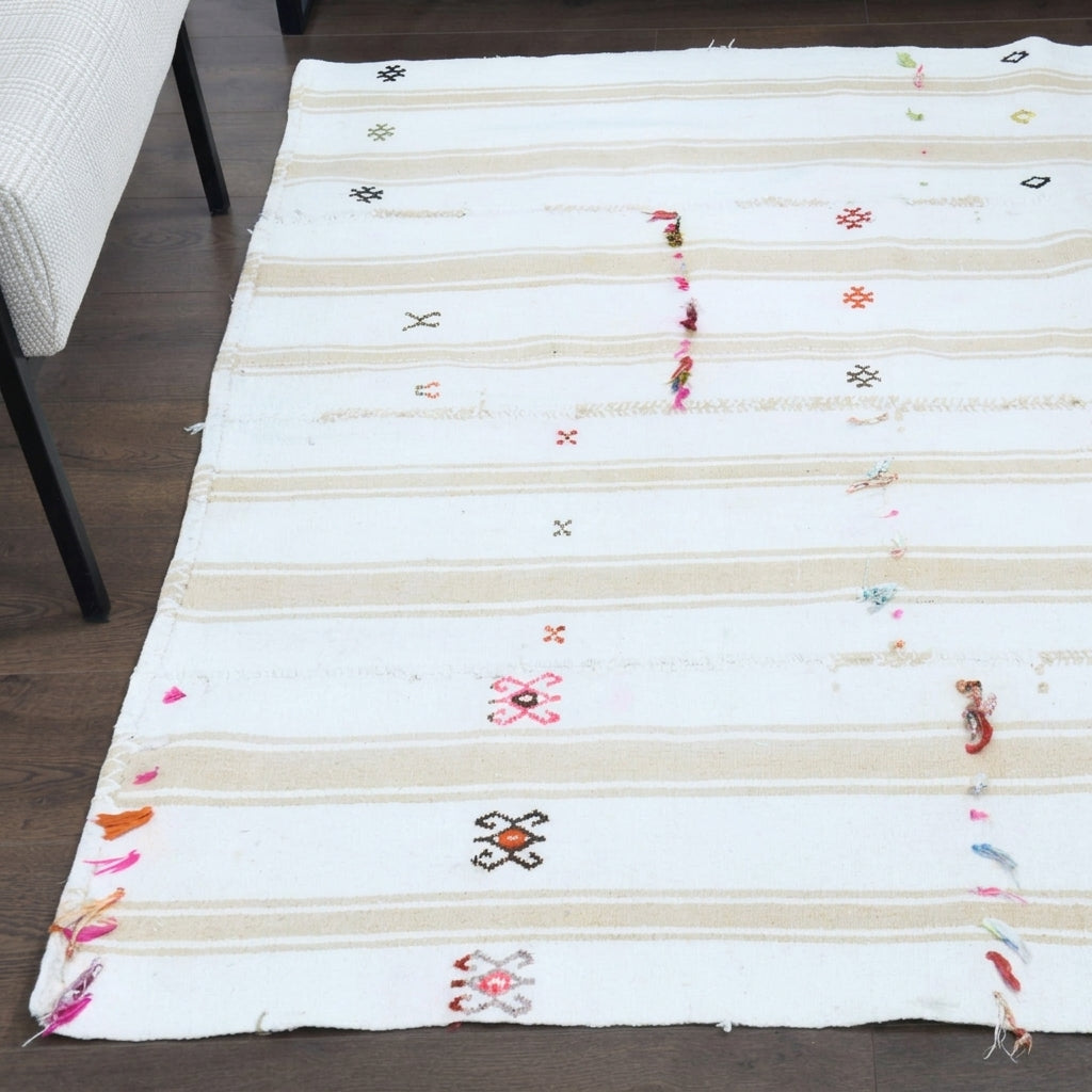 Striped pattern on the Sedefter vintage kilim rug – handwoven flatweave in Anatolia, Turkey
