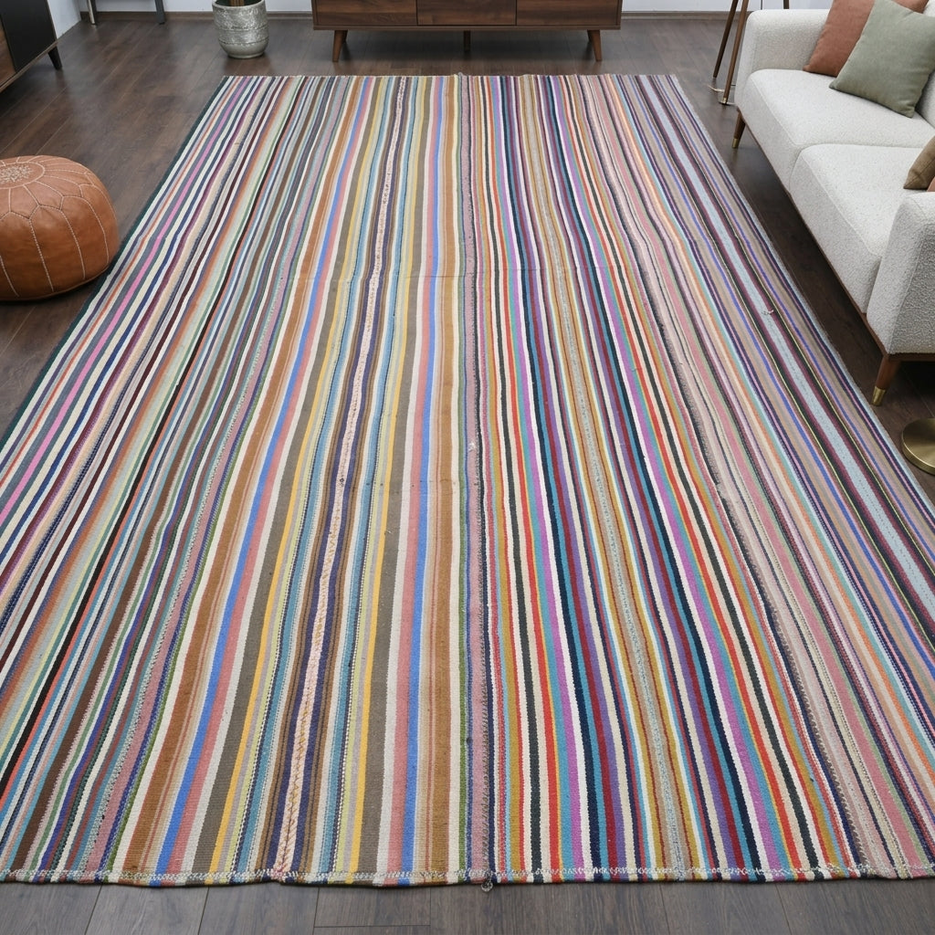 Striped pattern on the Mehkusa vintage kilim rug – handwoven flatweave in Anatolia, Turkey