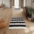 Tribal pattern on the Ilginter vintage kilim runner rug – handwoven flatweave in Anatolia, Turkey
