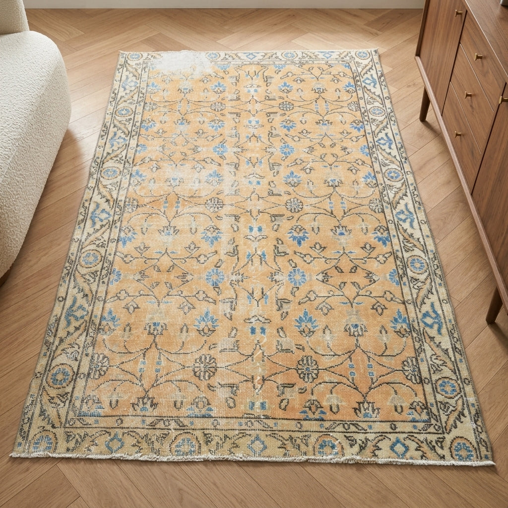 Oriental pattern on the Safirbike vintage area rug – handmade in Anatolia, Turkey