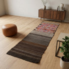 Geometric pattern on the Ianthekrateia vintage kilim rug – handwoven flatweave in Anatolia, Turkey