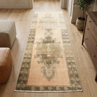 Oriental pattern on the Husnumut vintage runner rug – handmade in Anatolia, Turkey