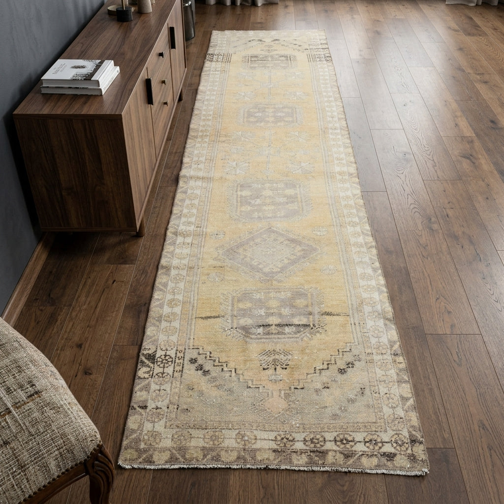 Tribal pattern on the Ephyra vintage runner rug – handmade in Anatolia, Turkey