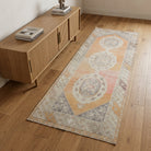 Oriental pattern on the Elifkusa vintage runner rug – handmade in Anatolia, Turkey