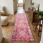 Tribal pattern on the Hilalara vintage kilim runner rug – handwoven flatweave in Anatolia, Turkey