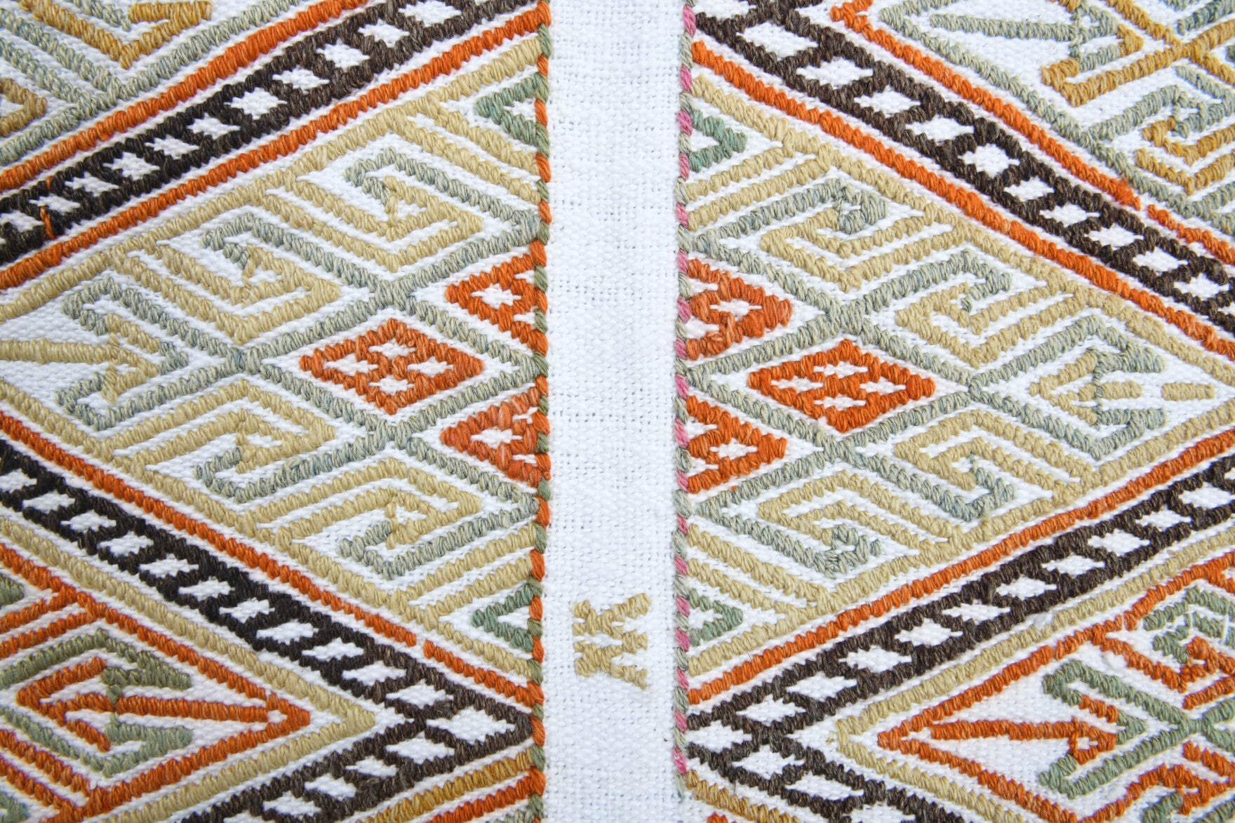 Authentic Anatolian vintage kilim rug (1960s) – one-of-a-kind at Fame Rugs