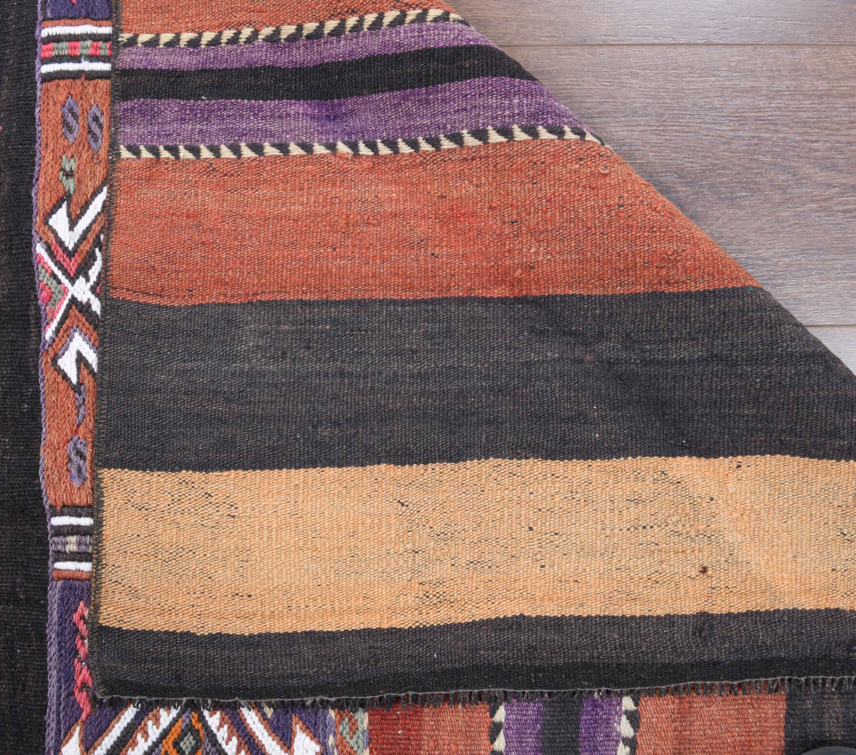 Authentic Anatolian vintage kilim rug (1960s) – one-of-a-kind at Fame Rugs
