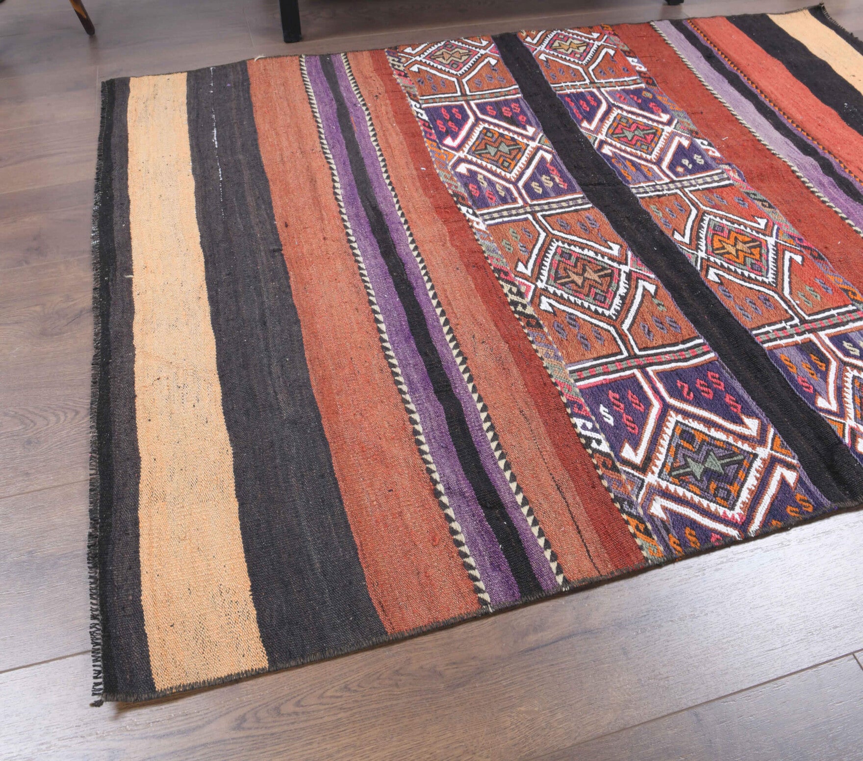 Handwoven flatweave wool kilim from Anatolia, Turkey – 4x5 Handmade Vintage Throw Kilim Rug 3'8" x 4'11"