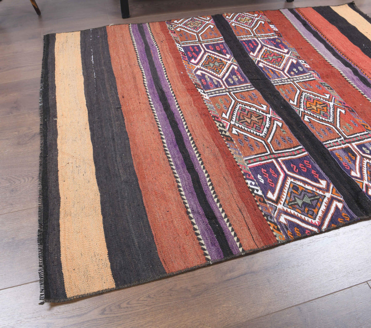 Handwoven flatweave wool kilim from Anatolia, Turkey – 4x5 Handmade Vintage Throw Kilim Rug 3'8" x 4'11"