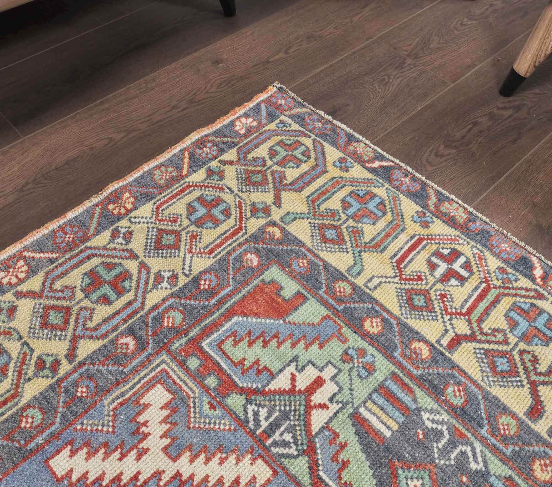 114x169 cm vintage Anatolian area rug – Nergisever, low pile, wool