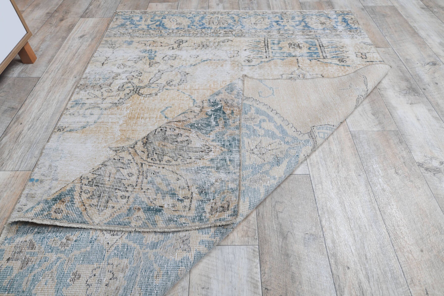 Authentic Anatolian vintage area rug (1970s) with oriental design – one-of-a-kind at Fame Rugs