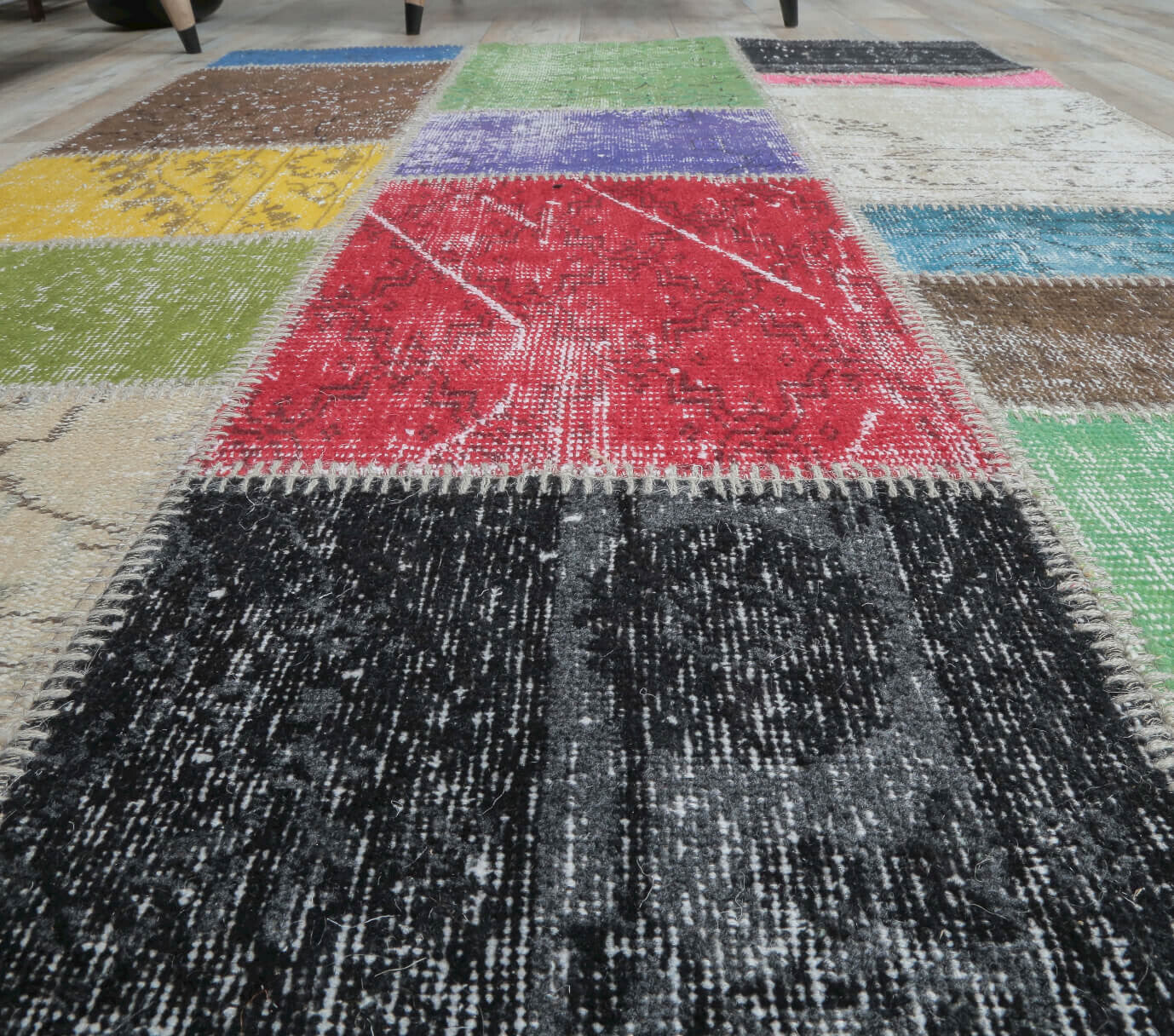 122x187 cm vintage patchwork Anatolian area rug – Gulru, low pile, wool