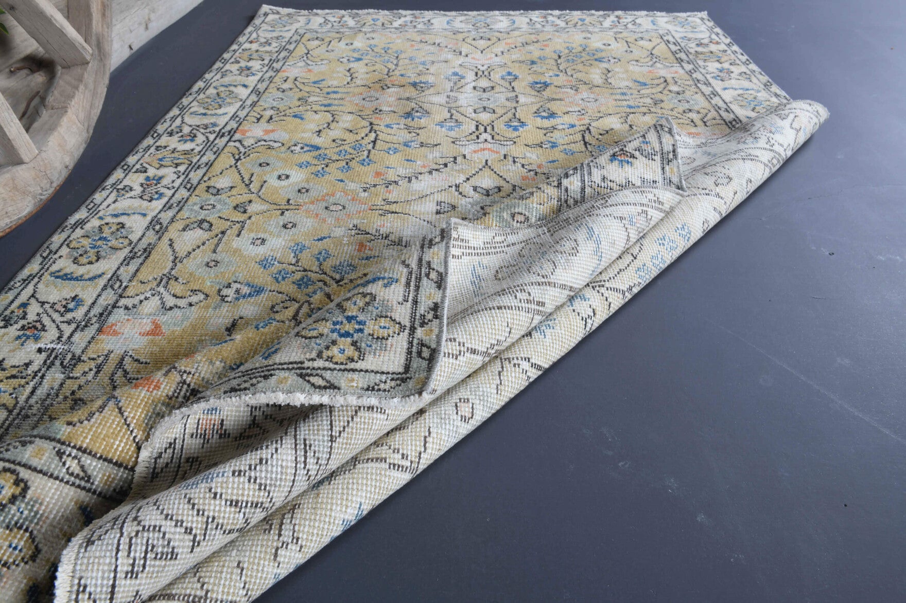 Dilfuruz rug: 1970s handmade Anatolian rug with floral motifs and cotton backing