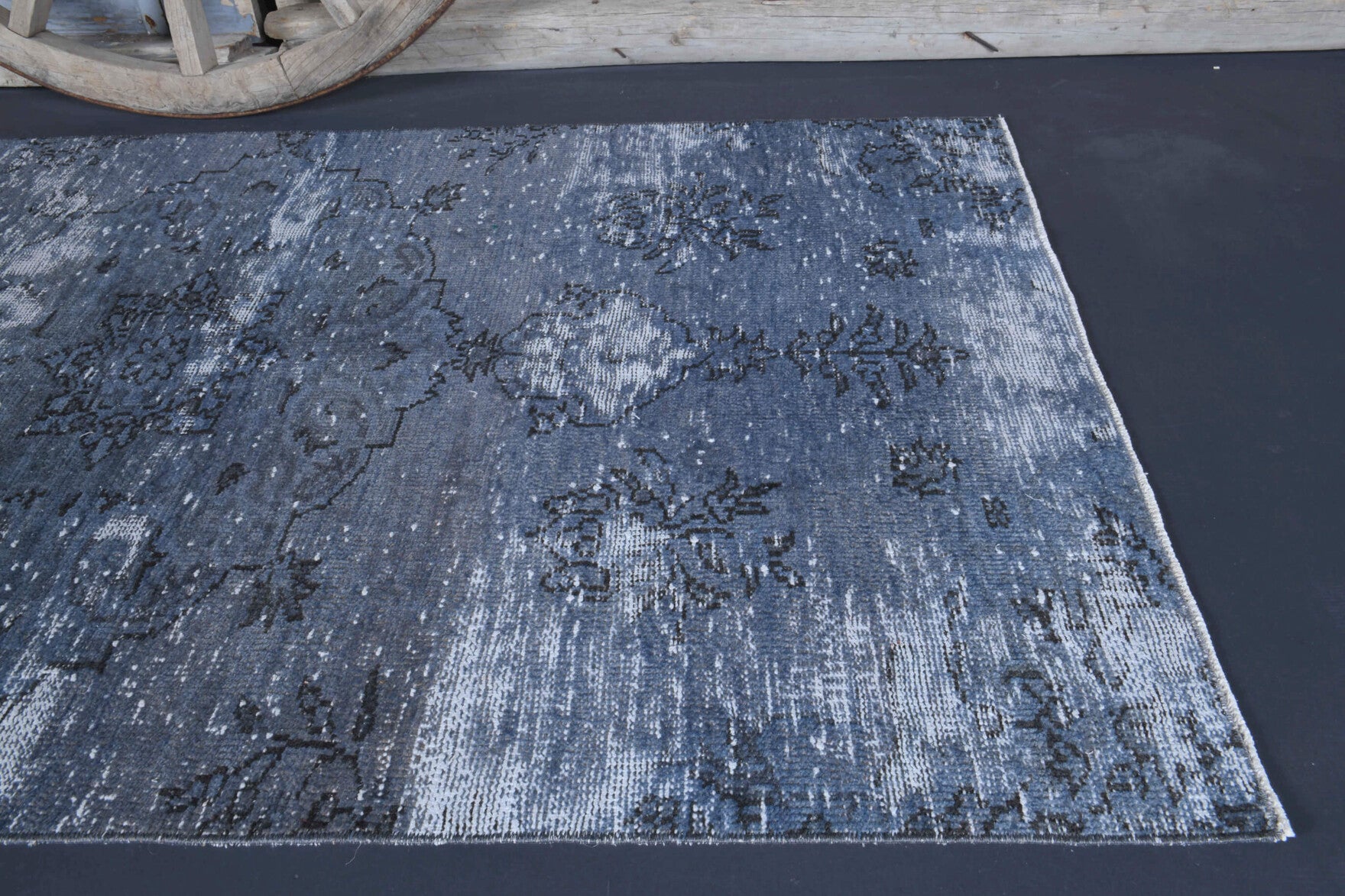 Damlapare rug: 1960s handmade Anatolian rug with floral motifs and cotton backing