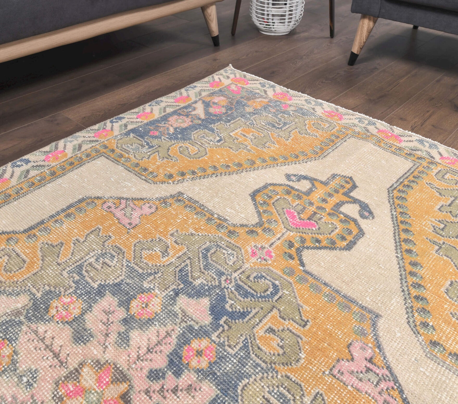 Nesterenbahar rug: 1970s handmade Anatolian rug with oriental motifs and cotton backing
