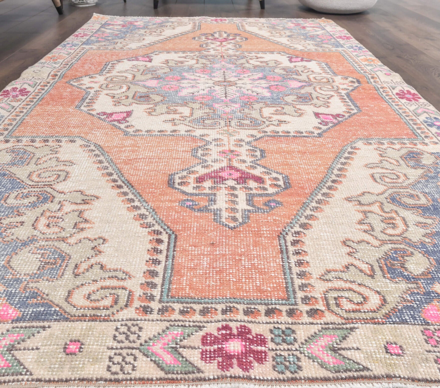 132x221 cm vintage Anatolian area rug – Nergispeyker, low pile, wool