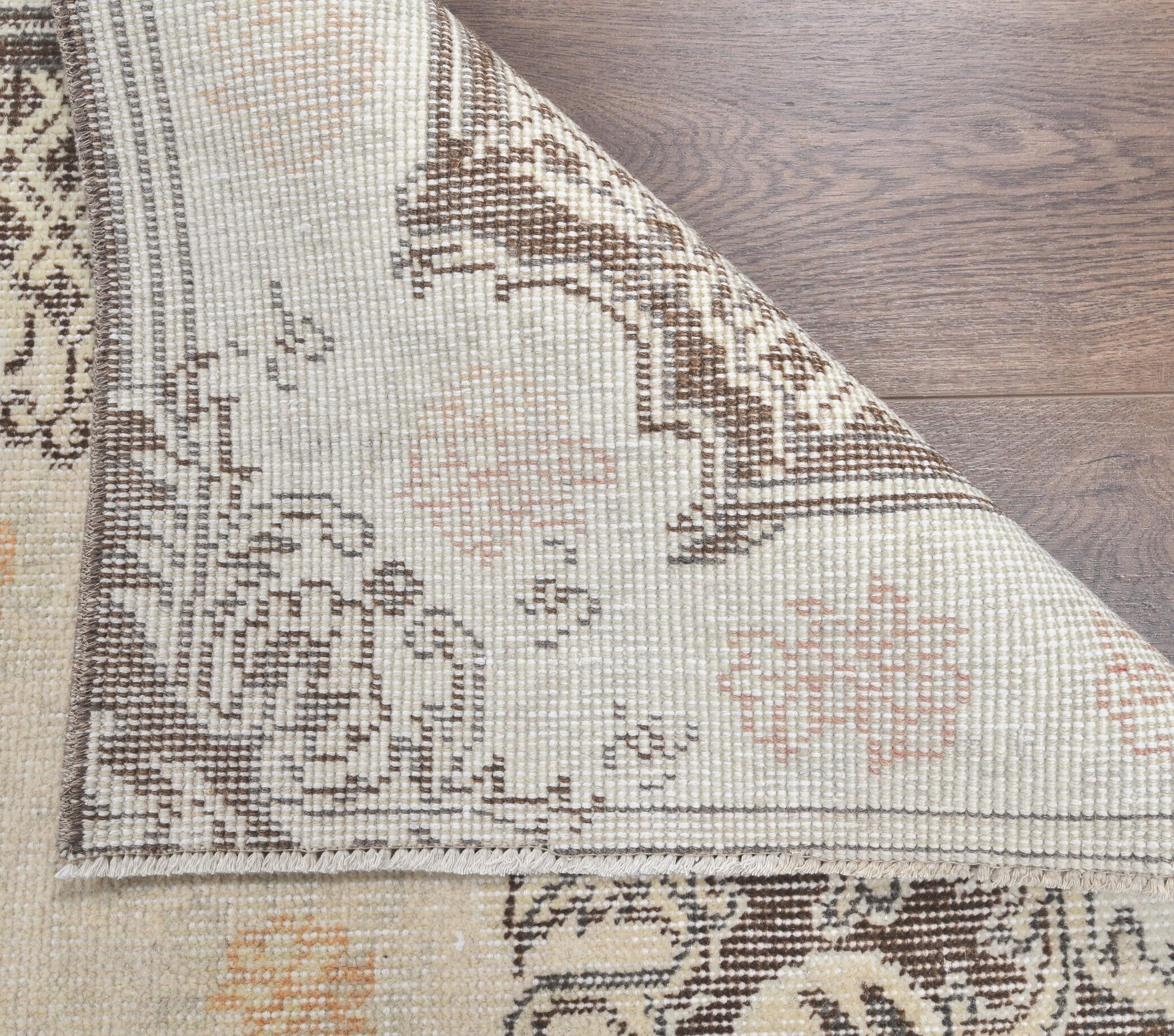 Authentic Anatolian vintage area rug (1970s) with oriental design – one-of-a-kind at Fame Rugs