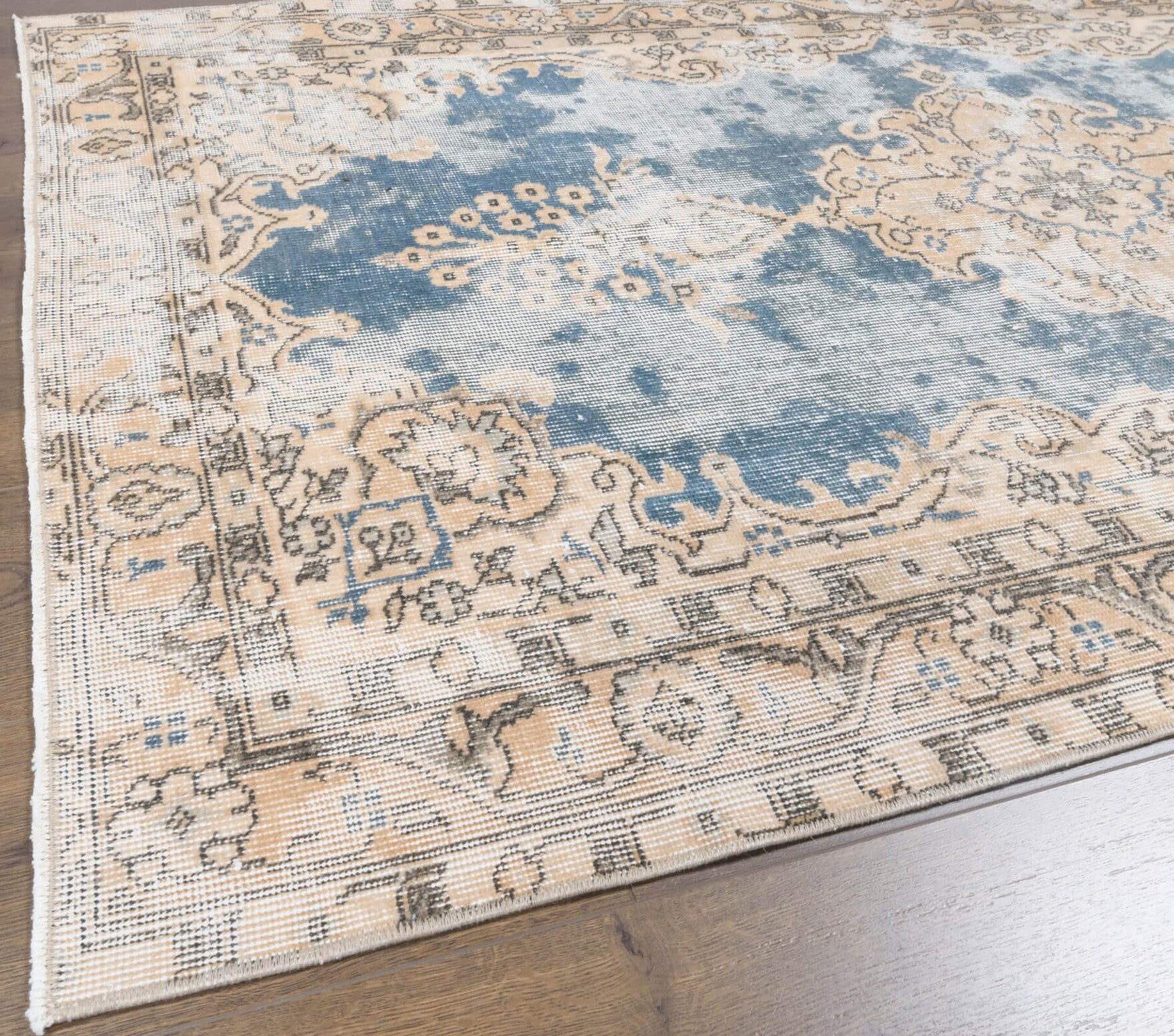 111x196 cm distressed vintage Anatolian area rug – Rhea, low pile, wool