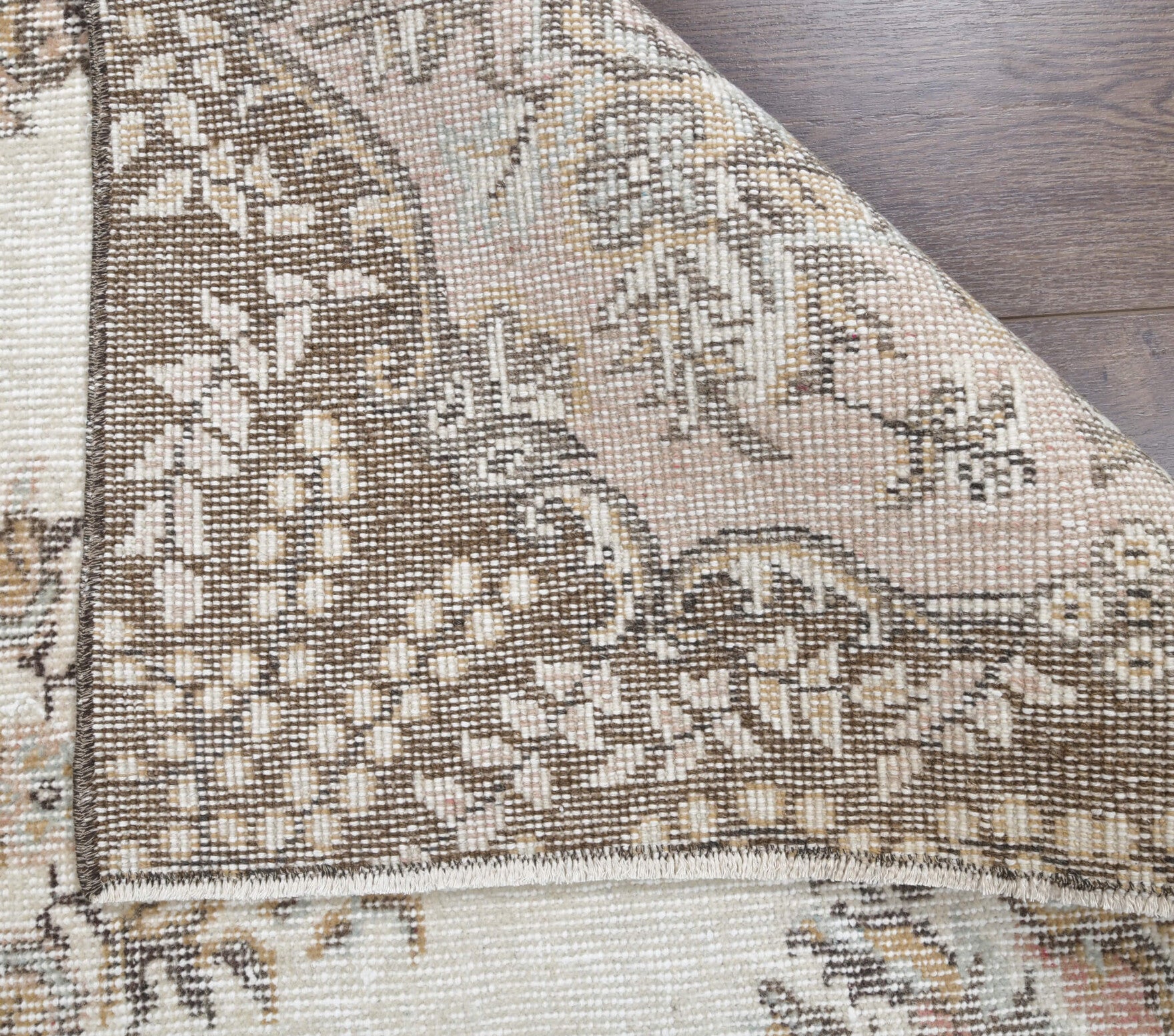116x210 cm vintage Anatolian area rug – Rhodophora, low pile, wool