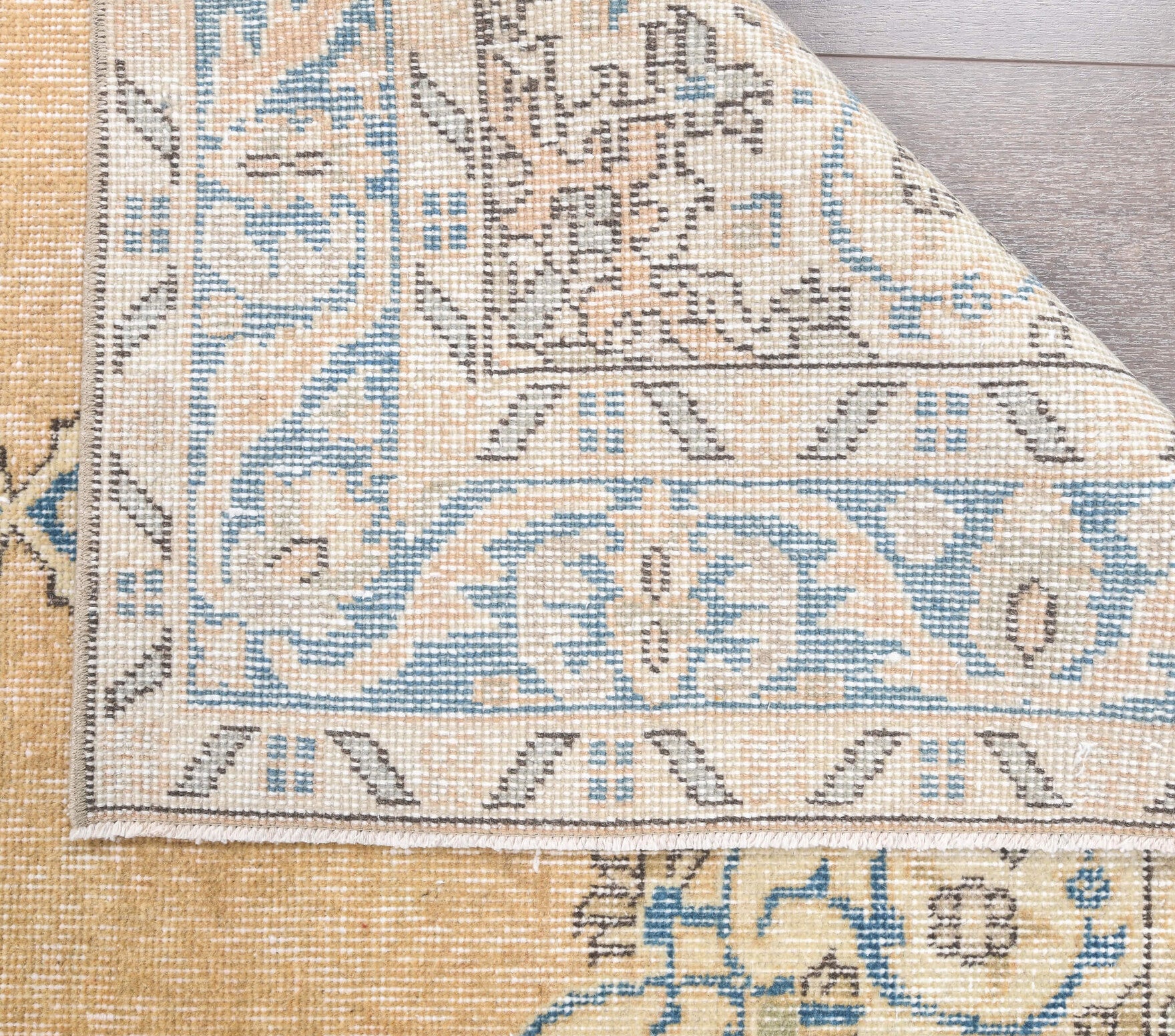 Authentic Anatolian vintage area rug (1970s) with oriental design – one-of-a-kind at Fame Rugs