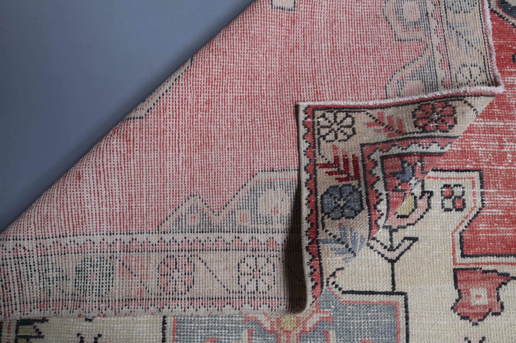 Authentic Anatolian vintage area rug (1970s) with oriental design – one-of-a-kind at Fame Rugs