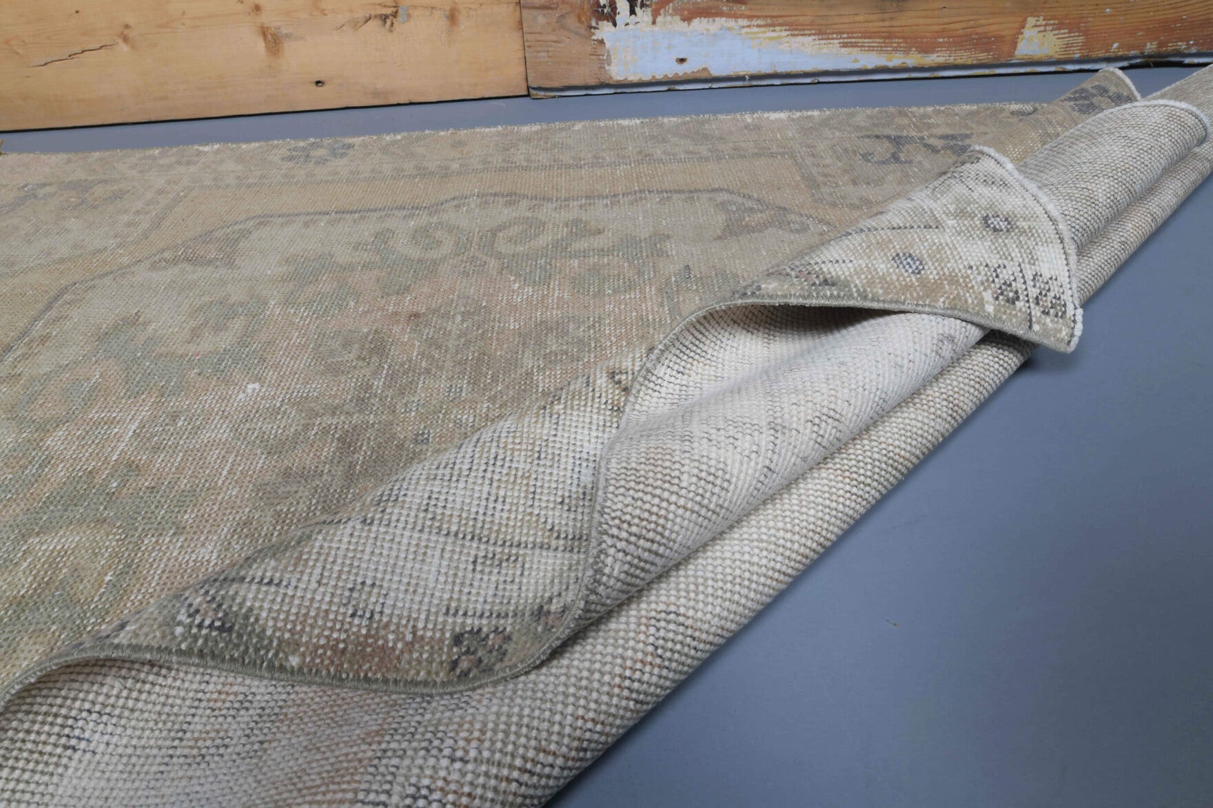 123x203 cm antique washed vintage Anatolian area rug – Theopnoe, low pile, wool