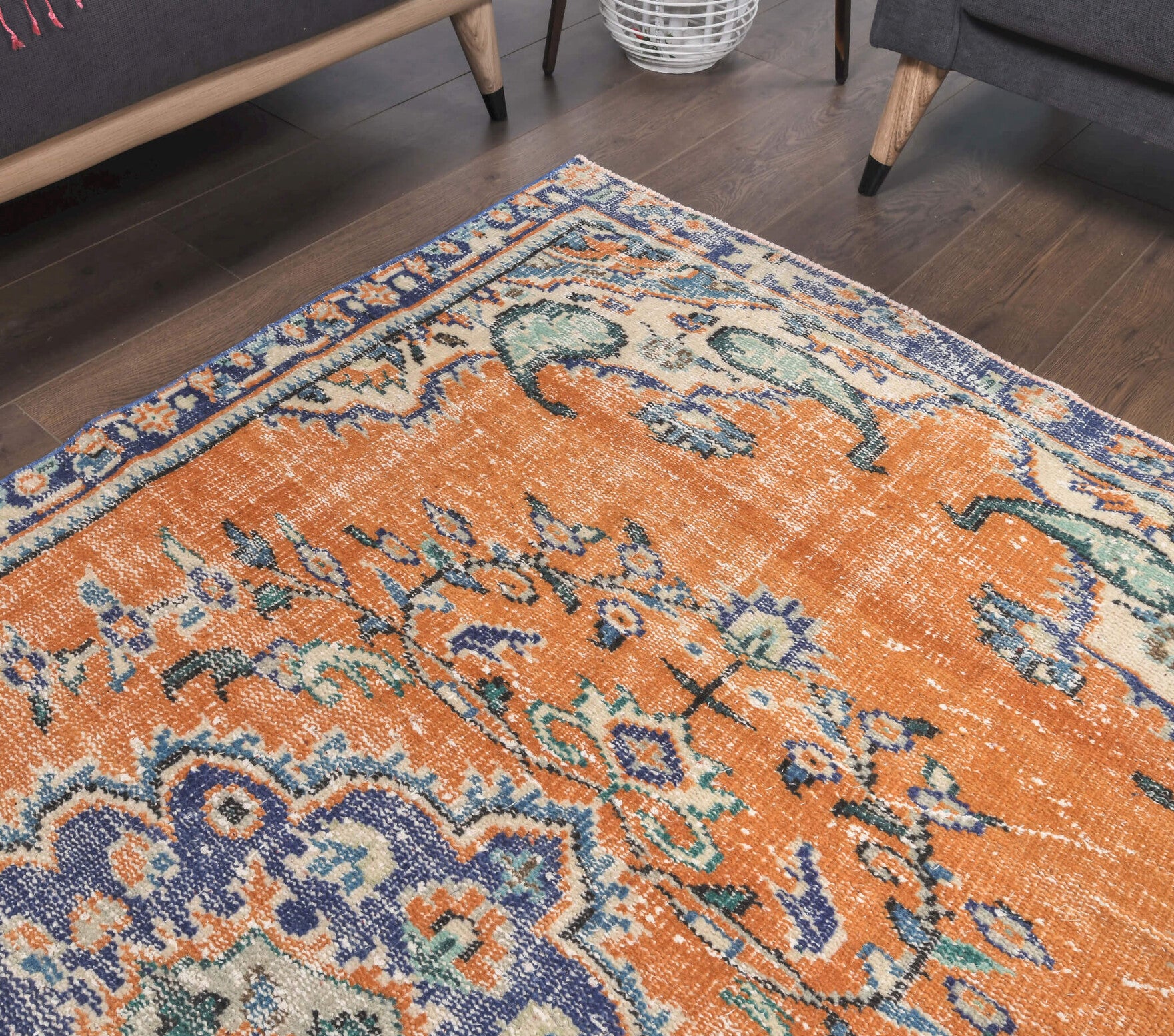 Nihanhayat rug: 1970s handmade Anatolian rug with oriental motifs and cotton backing