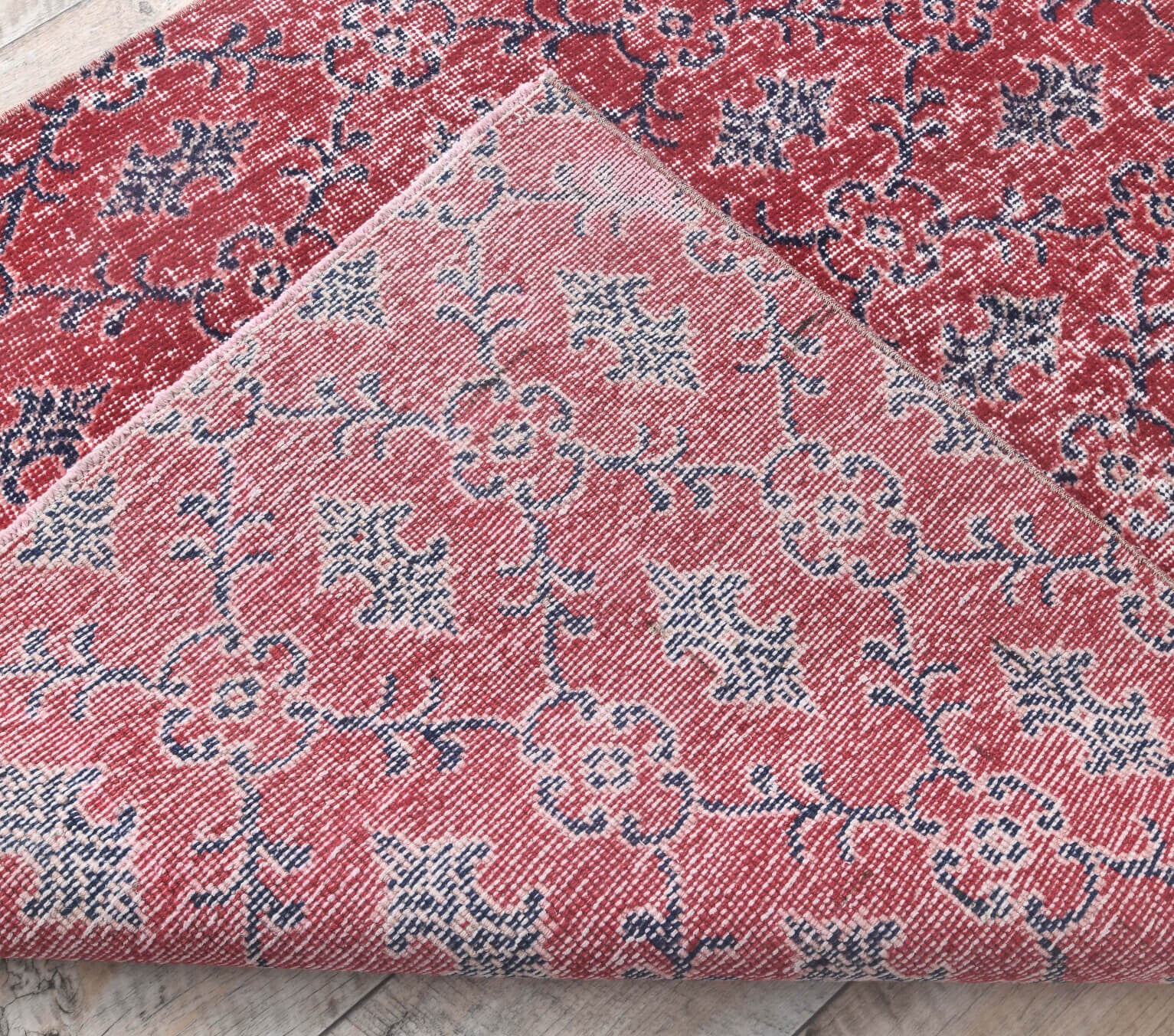 112x197 cm vintage Anatolian area rug – Esensad, low pile, wool