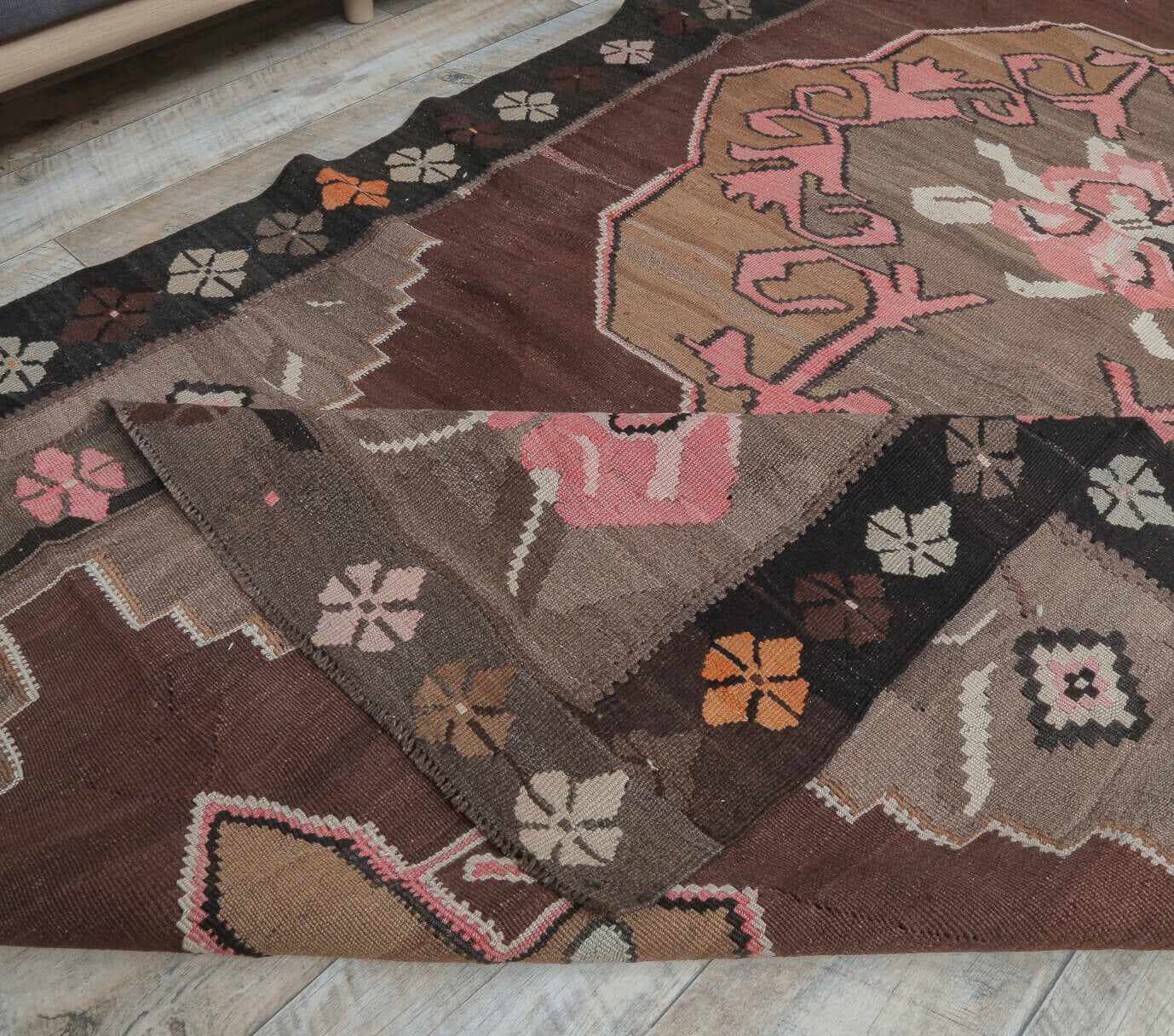 Chrisonome kilim: 1960s handwoven flatweave Anatolian kilim