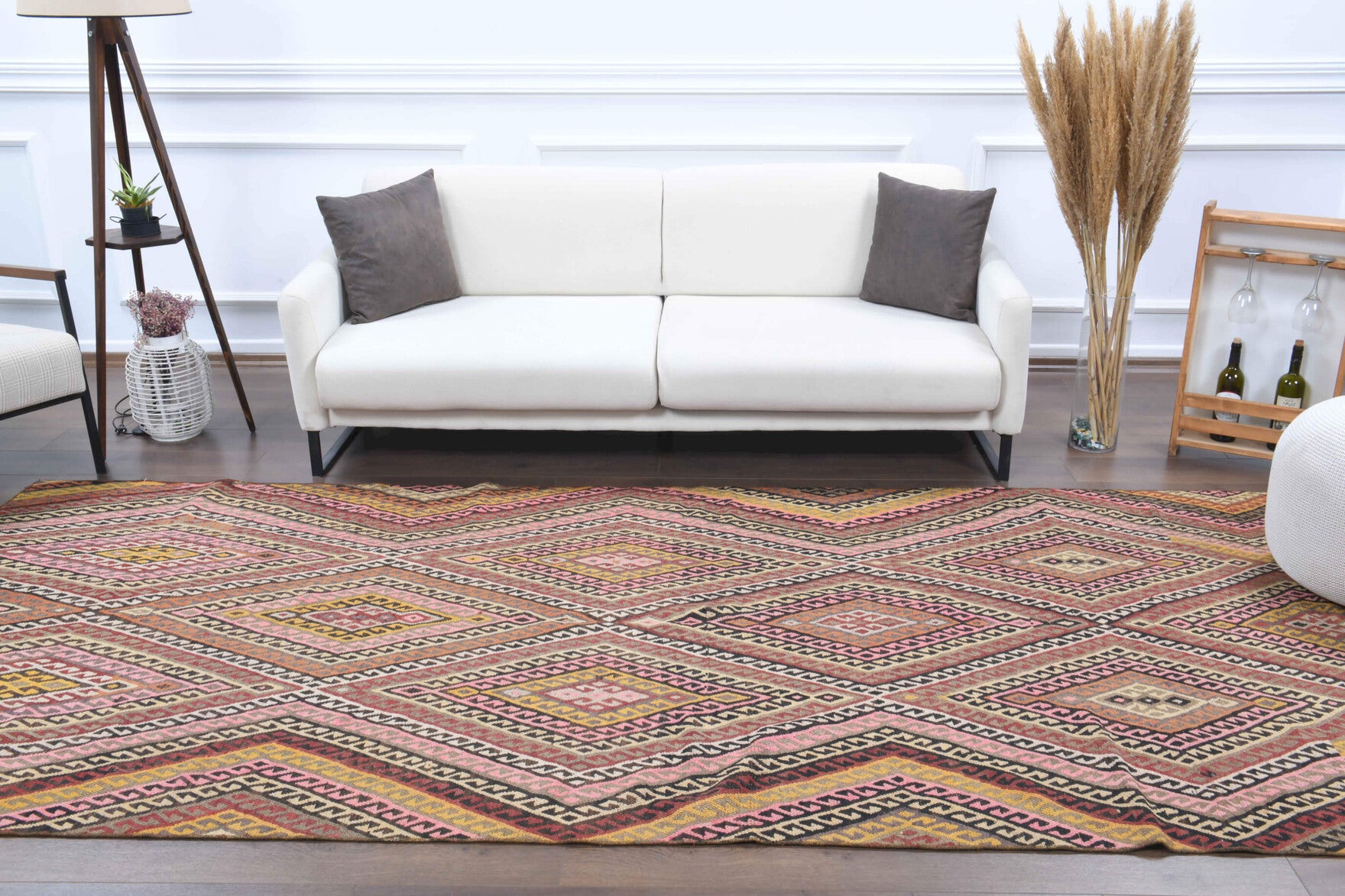Hand-crafted Anatolian vintage kilim runner Pembeisik in wool, 1960s