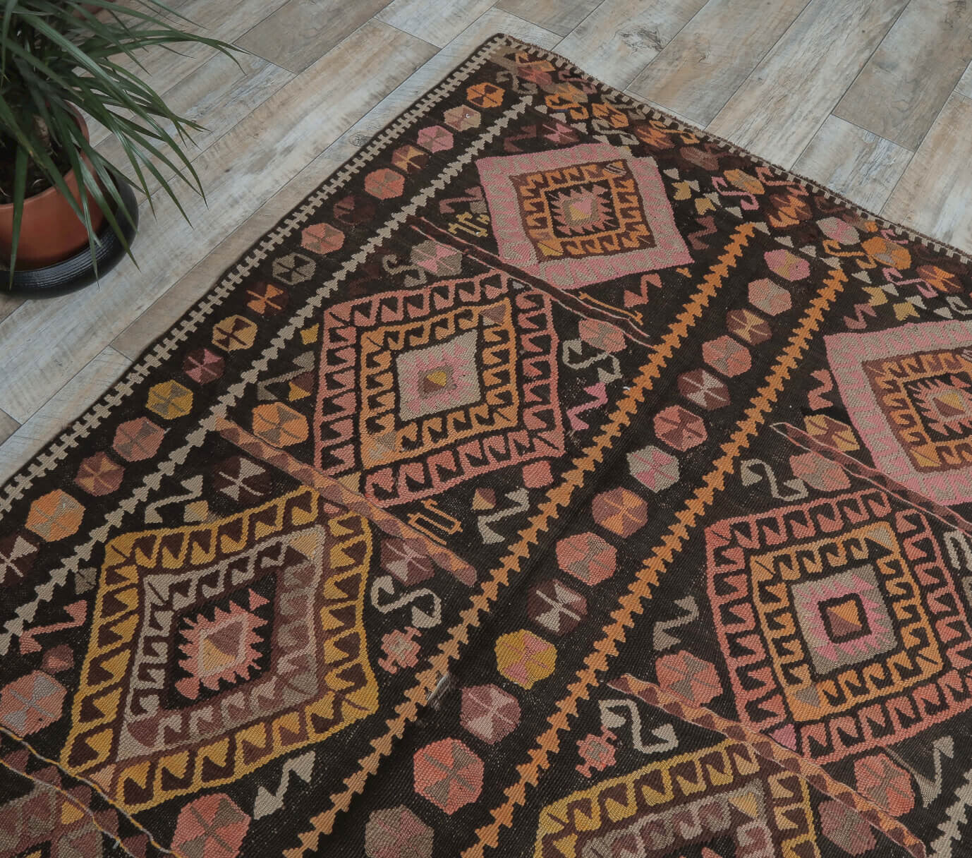 Authentic Anatolian vintage kilim rug (1960s) with tribal design – one-of-a-kind at Fame Rugs