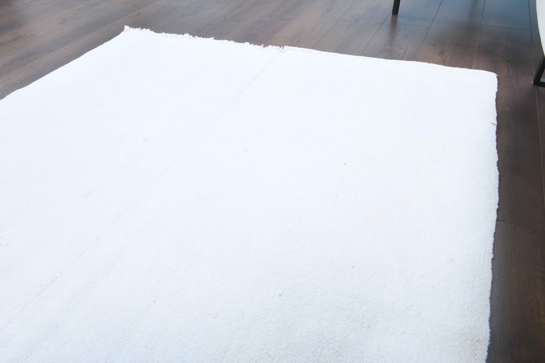 Handwoven flatweave wool kilim from Anatolia, Turkey – 5x6 Solid White Vintage Area Rug 4'10" x 6'4"