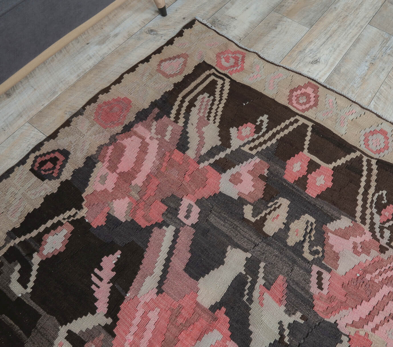 Authentic Anatolian vintage kilim rug (1960s) – one-of-a-kind at Fame Rugs