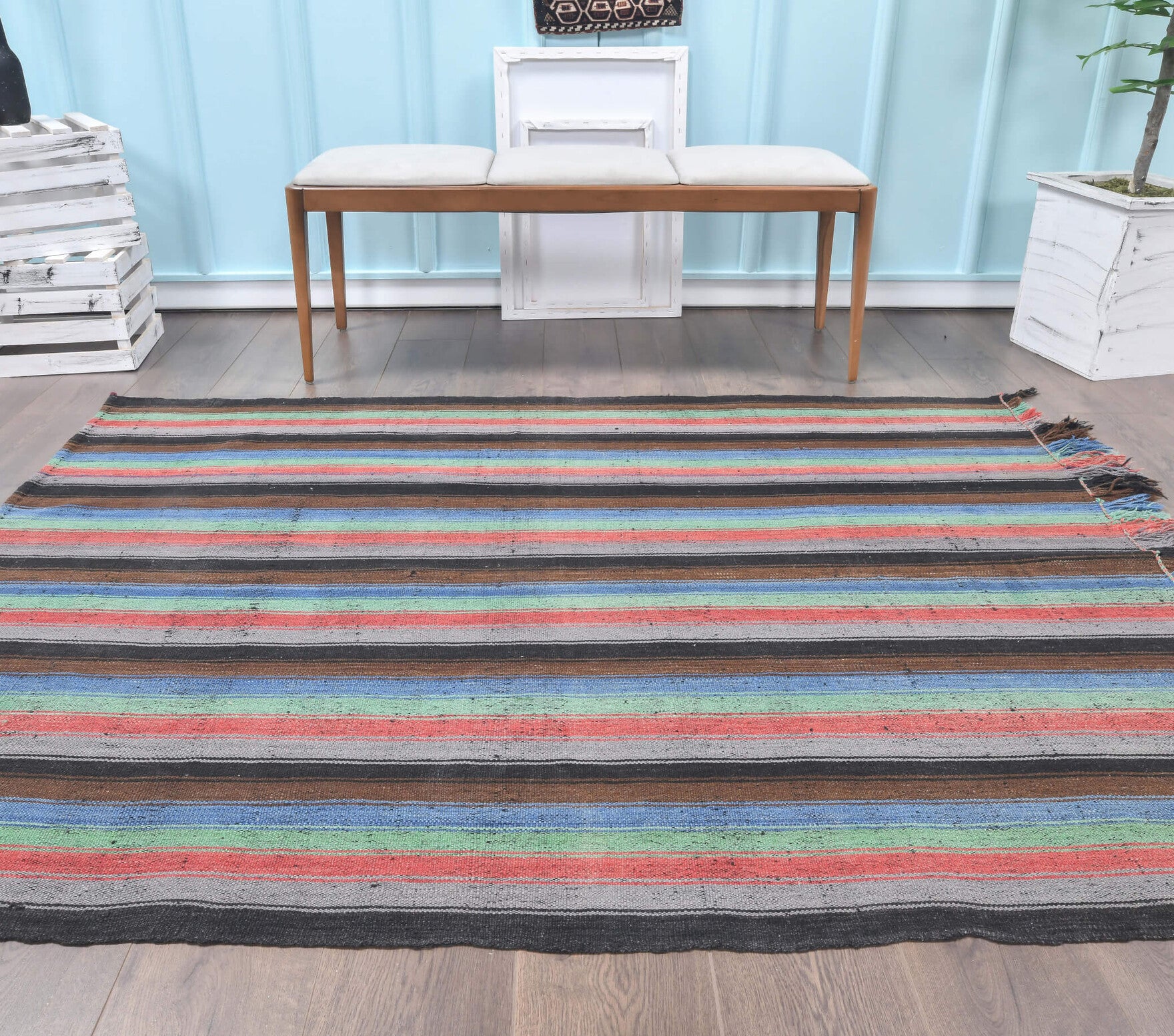 Handwoven flatweave wool kilim from Anatolia, Turkey – Vintage Kilim Area Rug 5'5" x 6'8"
