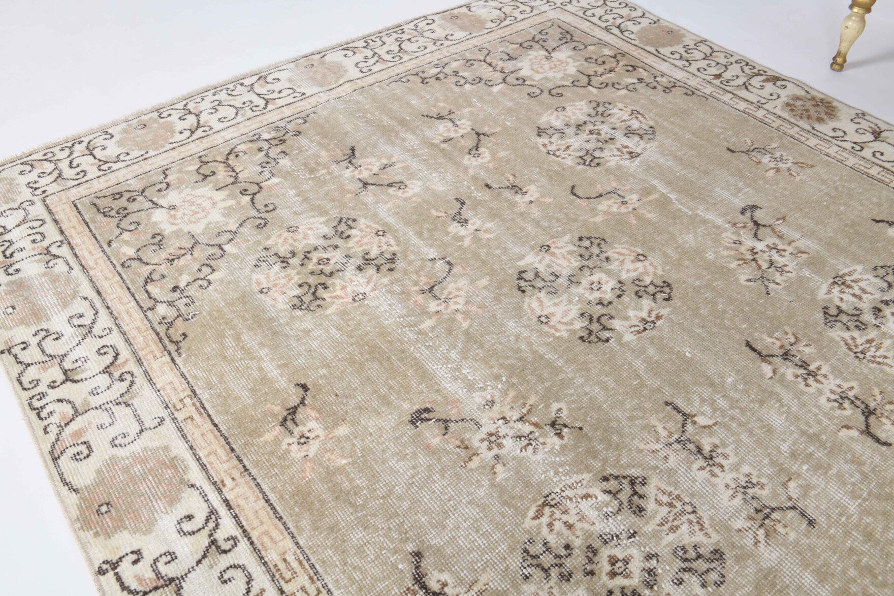 Authentic Anatolian vintage area rug (1970s) with floral design – one-of-a-kind at Fame Rugs