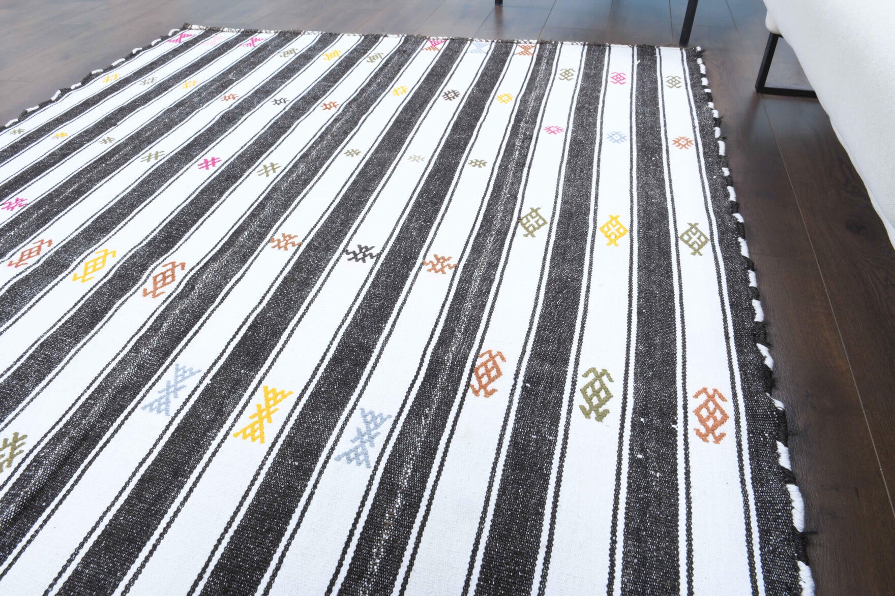 Authentic Anatolian vintage kilim rug (1960s) with striped design – one-of-a-kind at Fame Rugs