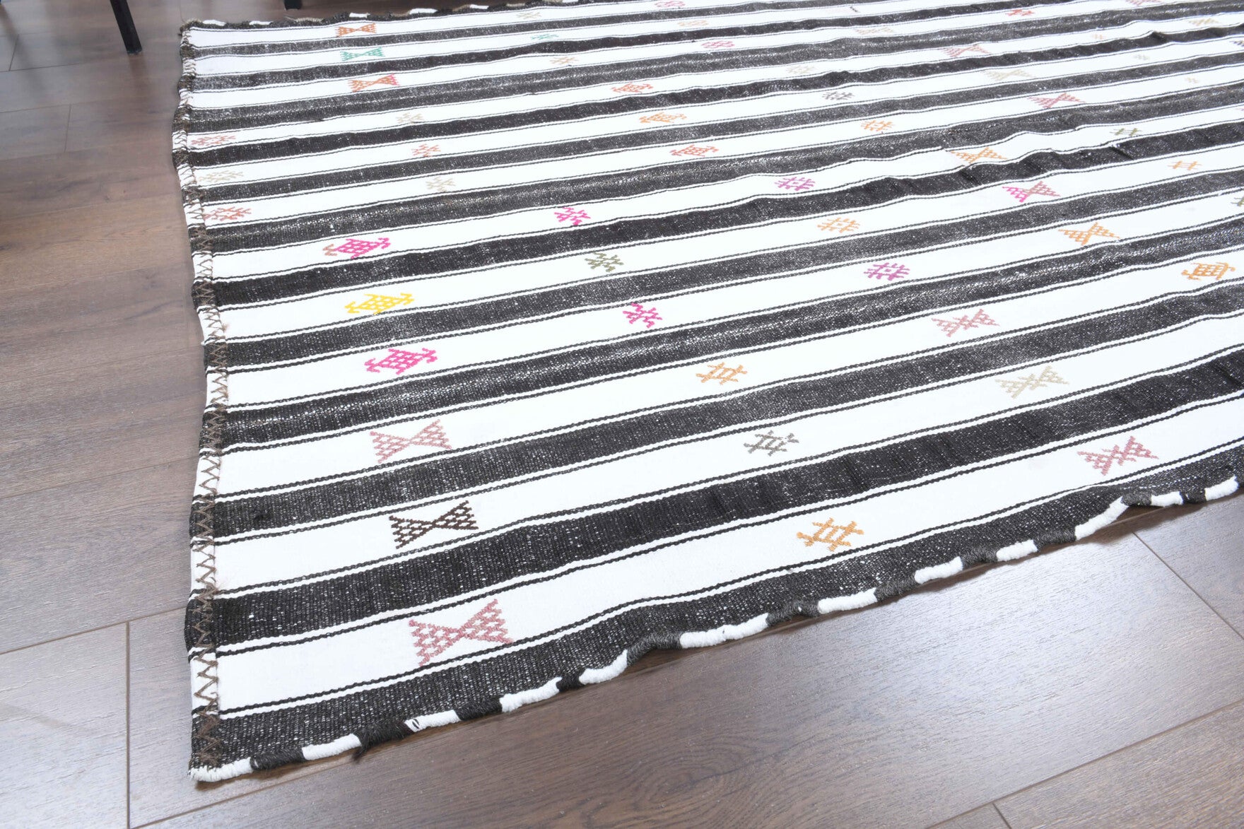 Eleuthephyllis kilim: 1960s handwoven flatweave Anatolian kilim