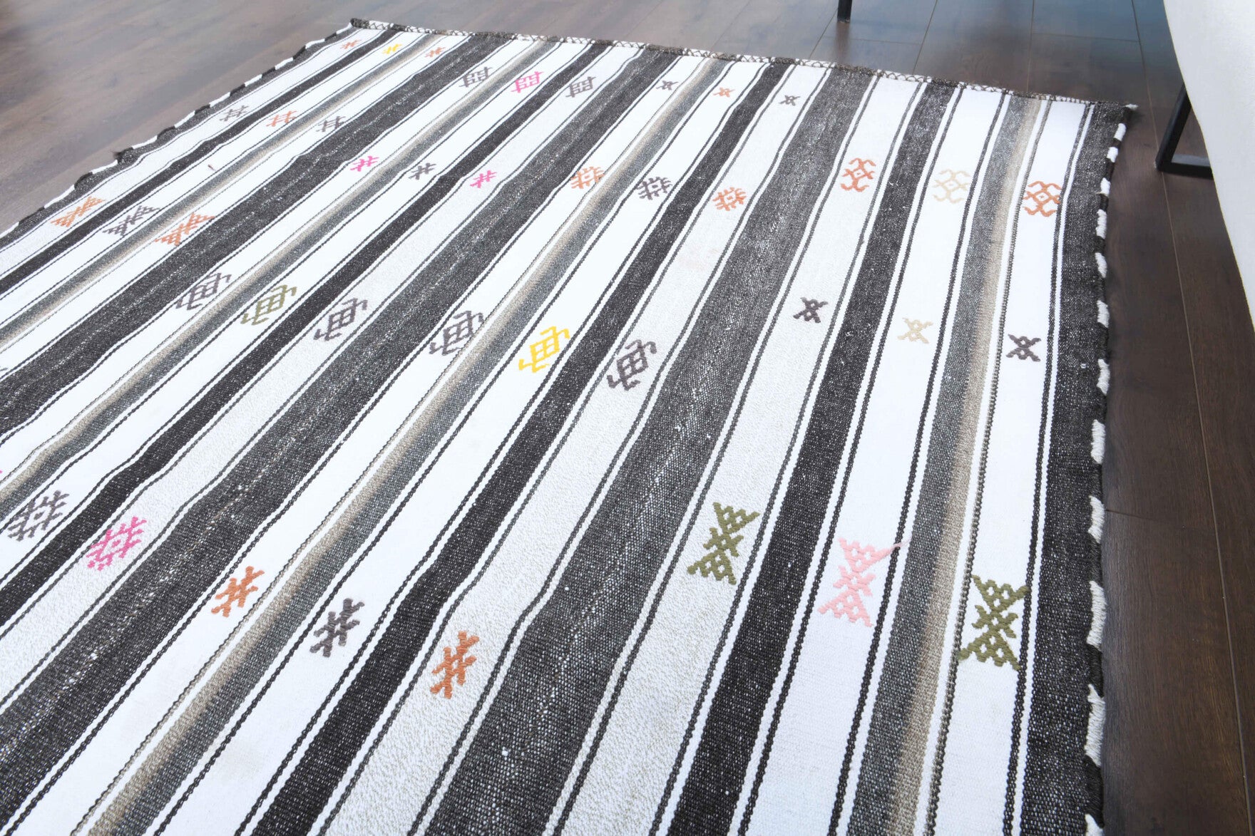 Hand-crafted Anatolian vintage kilim Aysehanaz in wool, 1960s