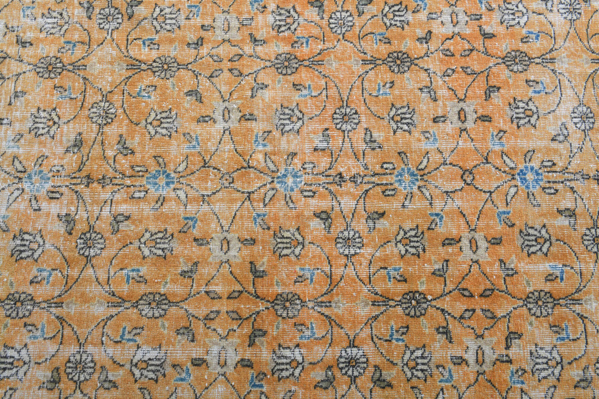 Authentic Anatolian vintage area rug (1970s) with oriental design – one-of-a-kind at Fame Rugs