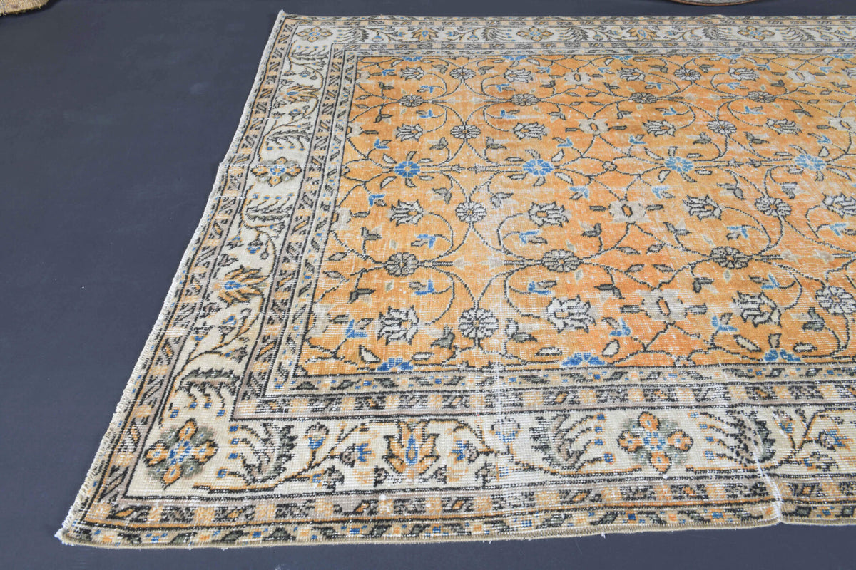 Hand-crafted Anatolian vintage rug Dilasubnaz in wool, 1970s