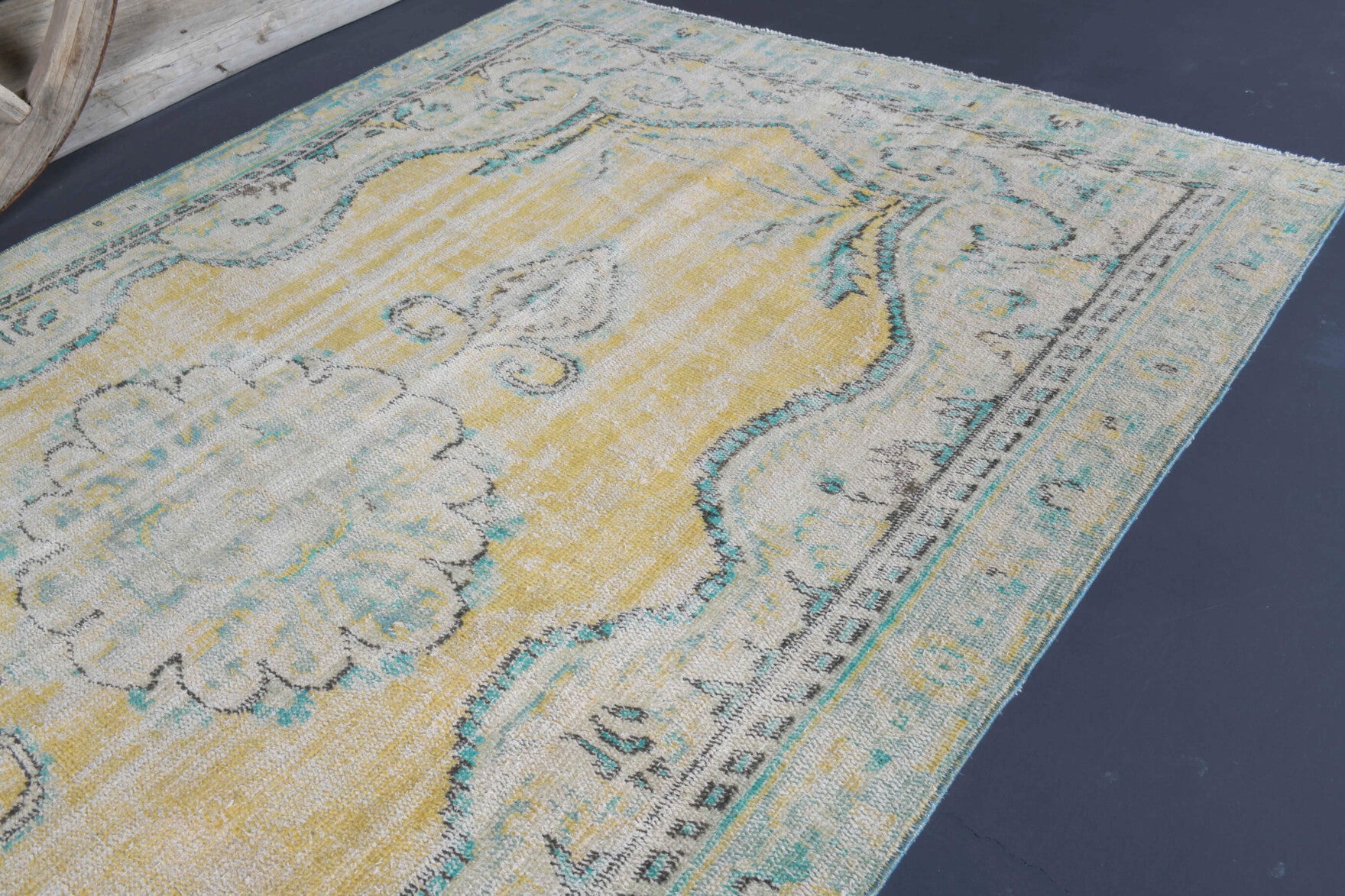 Hedypheme rug: 1940s handmade Anatolian rug with oriental motifs and cotton backing