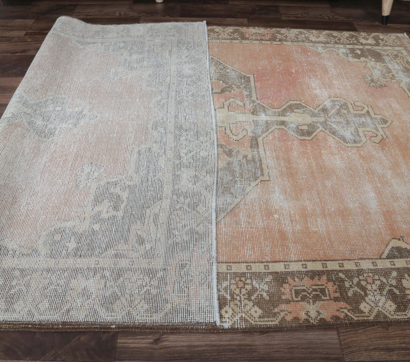 Authentic Anatolian distressed vintage area rug (1960s) with medallion design – one-of-a-kind at Fame Rugs