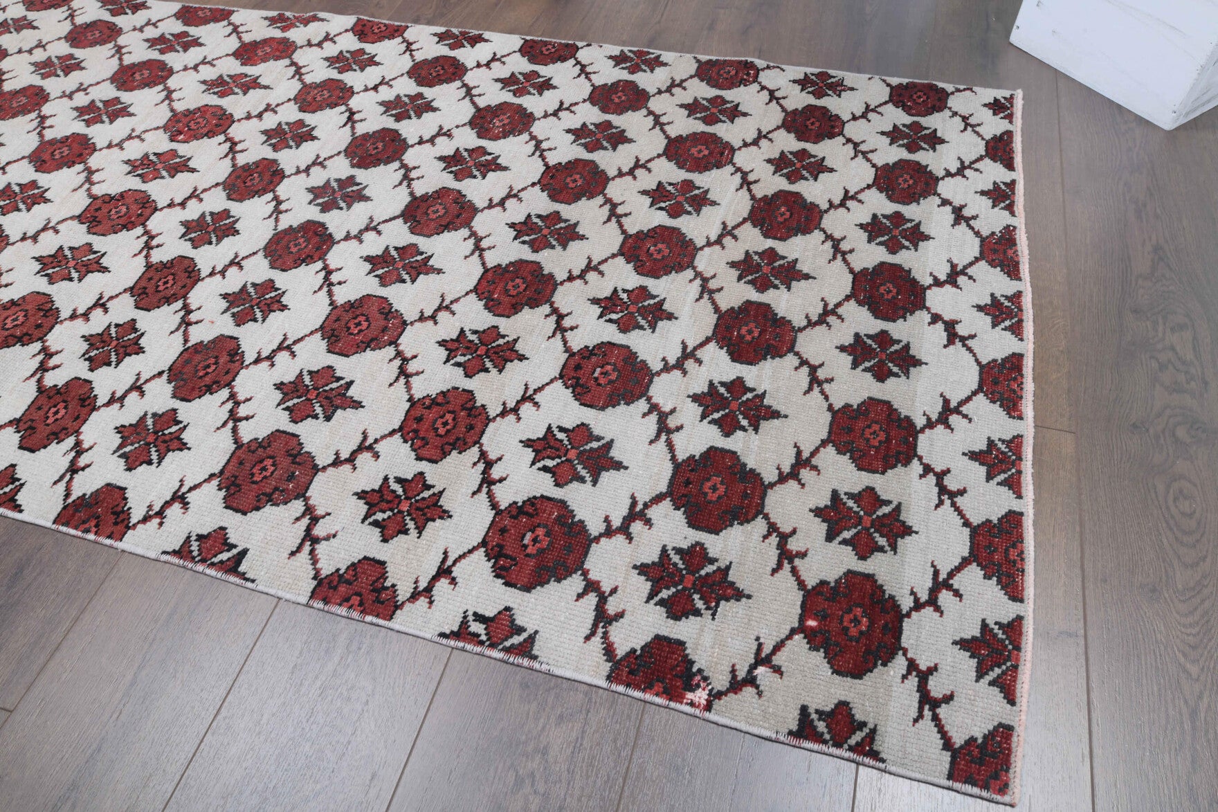 Authentic Anatolian vintage area rug (1970s) with ikat design – one-of-a-kind at Fame Rugs