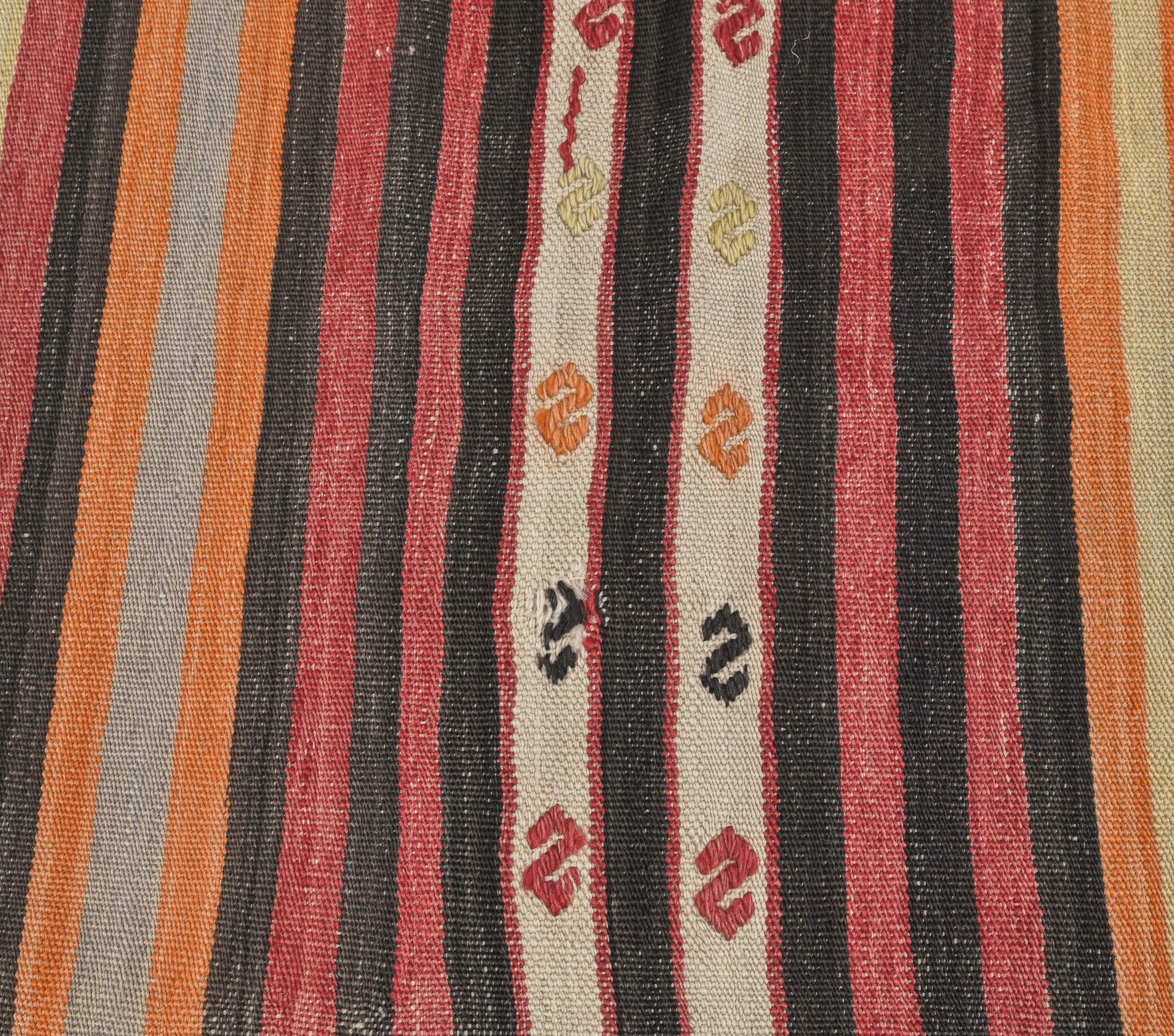 Yakutisik kilim: 1960s handwoven flatweave Anatolian kilim with striped motifs