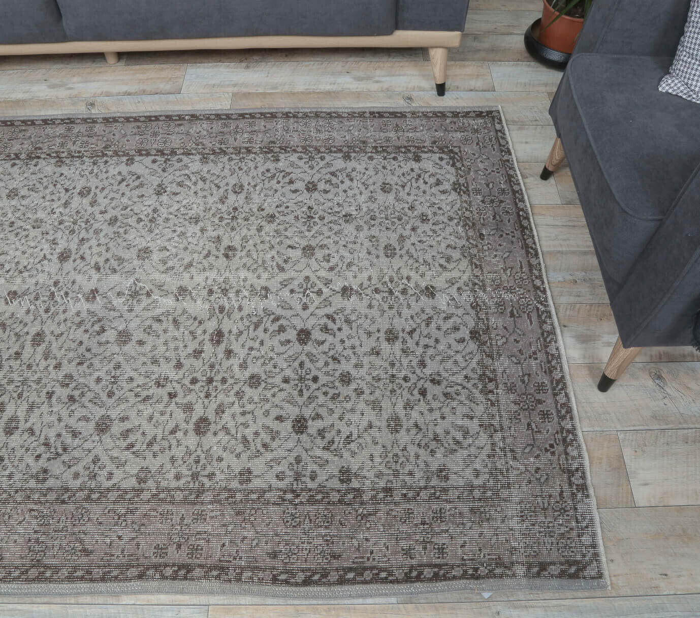 One-of-a-kind 1970s Anatolian vintage area rug in wool, 4'7" x 8'5"